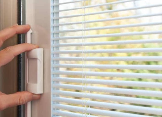 jaloezieën binnen de patiodeur