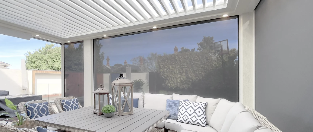 Bescherm je terras tegen de zon met rolgordijnen