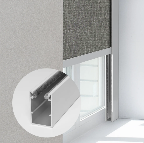Witte U-vormige PVC Blackout-zijsporen