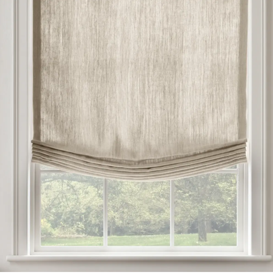 Ontspannen Romeinse schaduw met trim